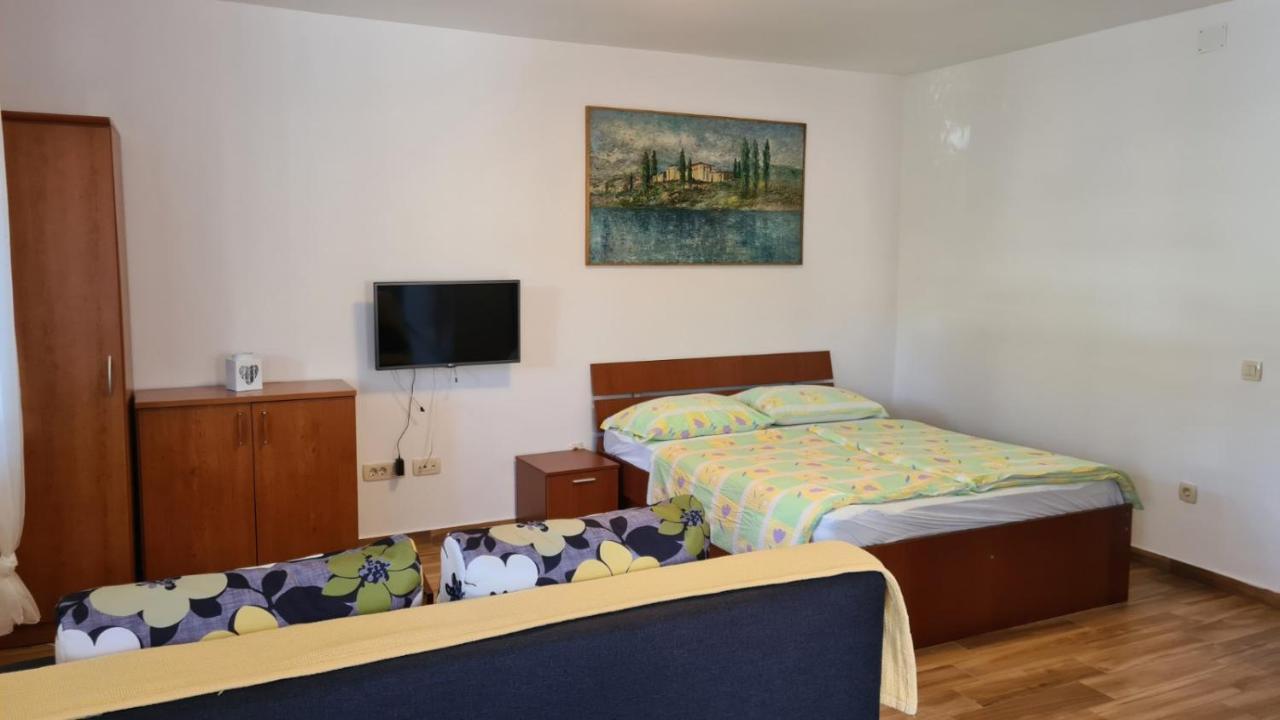 Apartments Ivanovski Раб Экстерьер фото